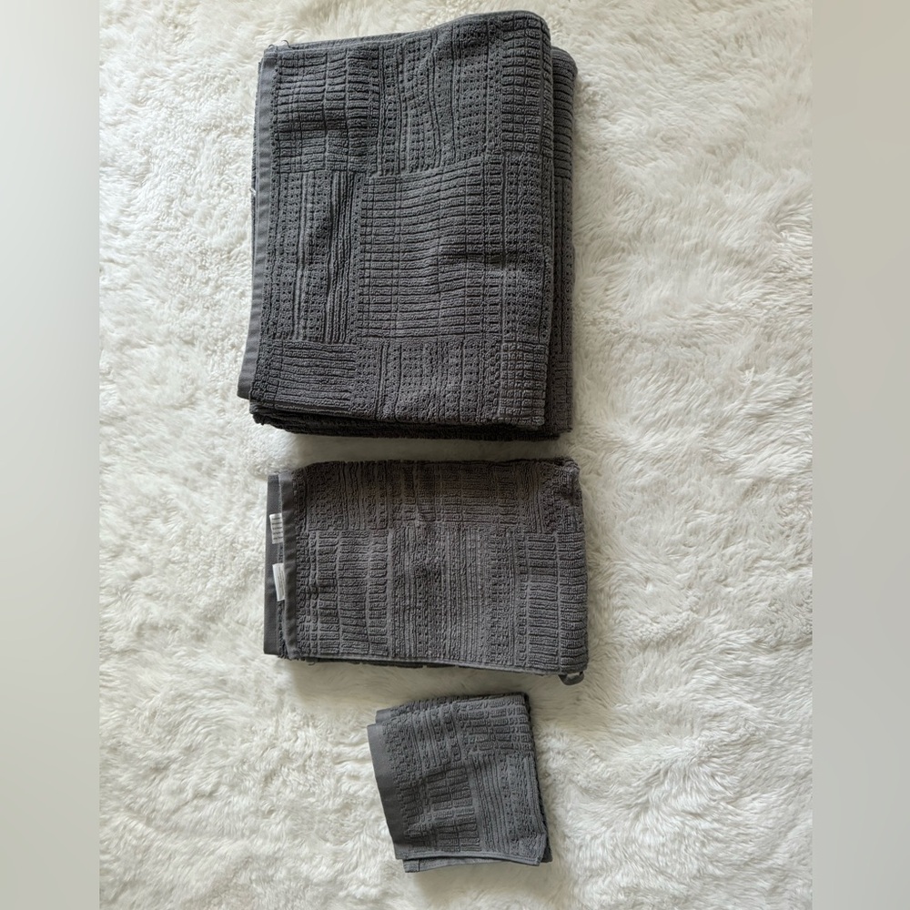 New towel set - Picture 3 of 4